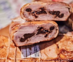 Naminis keptas vištienos vyniotinis su džiovintomis slyvomis (bus tik velykoms), 400 g