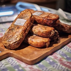 Naminis keptas vištienos vyniotinis su abrikosais ir anakardžiais (nuo12.22), 400 g