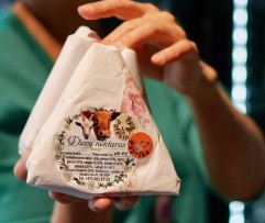 Ožkų pieno sūris su natūraliu rudmėsių pelėsiu "Dievų nektaras", 200 g.