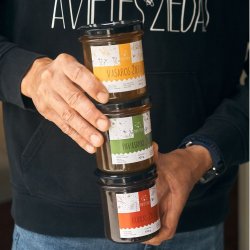 Pavasario žiedų medus Avietės žiedas Savam kieme