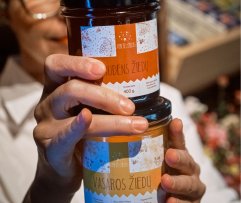 Lietuviškas medus "Vasaros žiedų" Avietės žiedas Savam kieme
